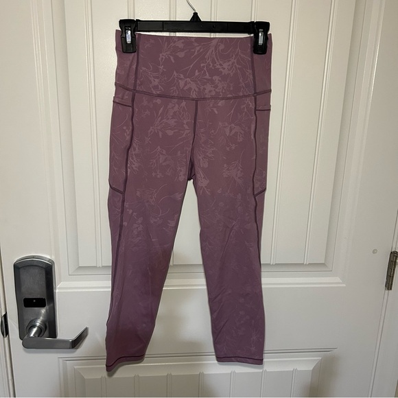 Zyia Active Light Lilac Floral Pocket Hi-Rise Capris Size 2 - Picture 3 of 9